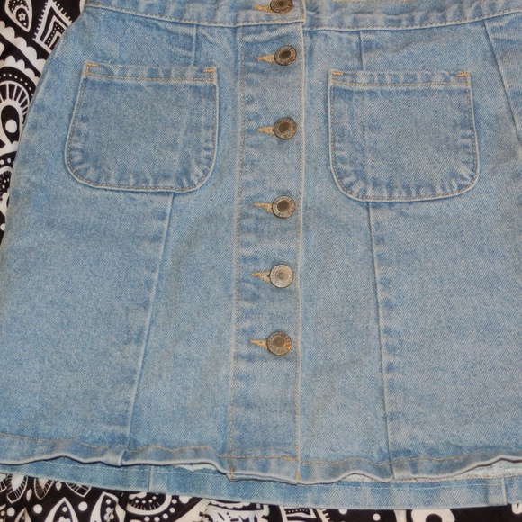 Button down denim skirt - Picture 2 of 2
